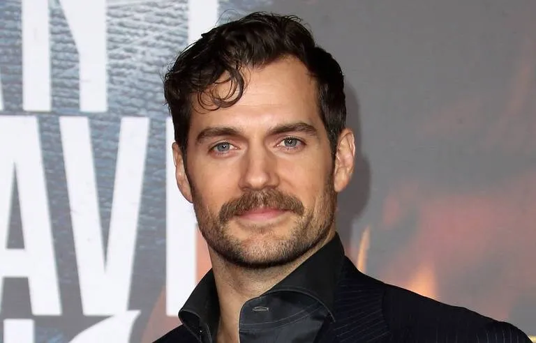 Is Henry Cavil Gay? – Know the full details here