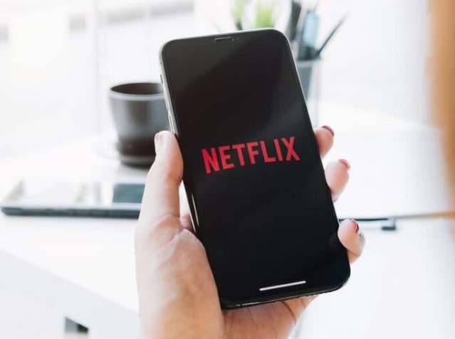 12 Amazing Ways to get paid watching Netflix in your free time.